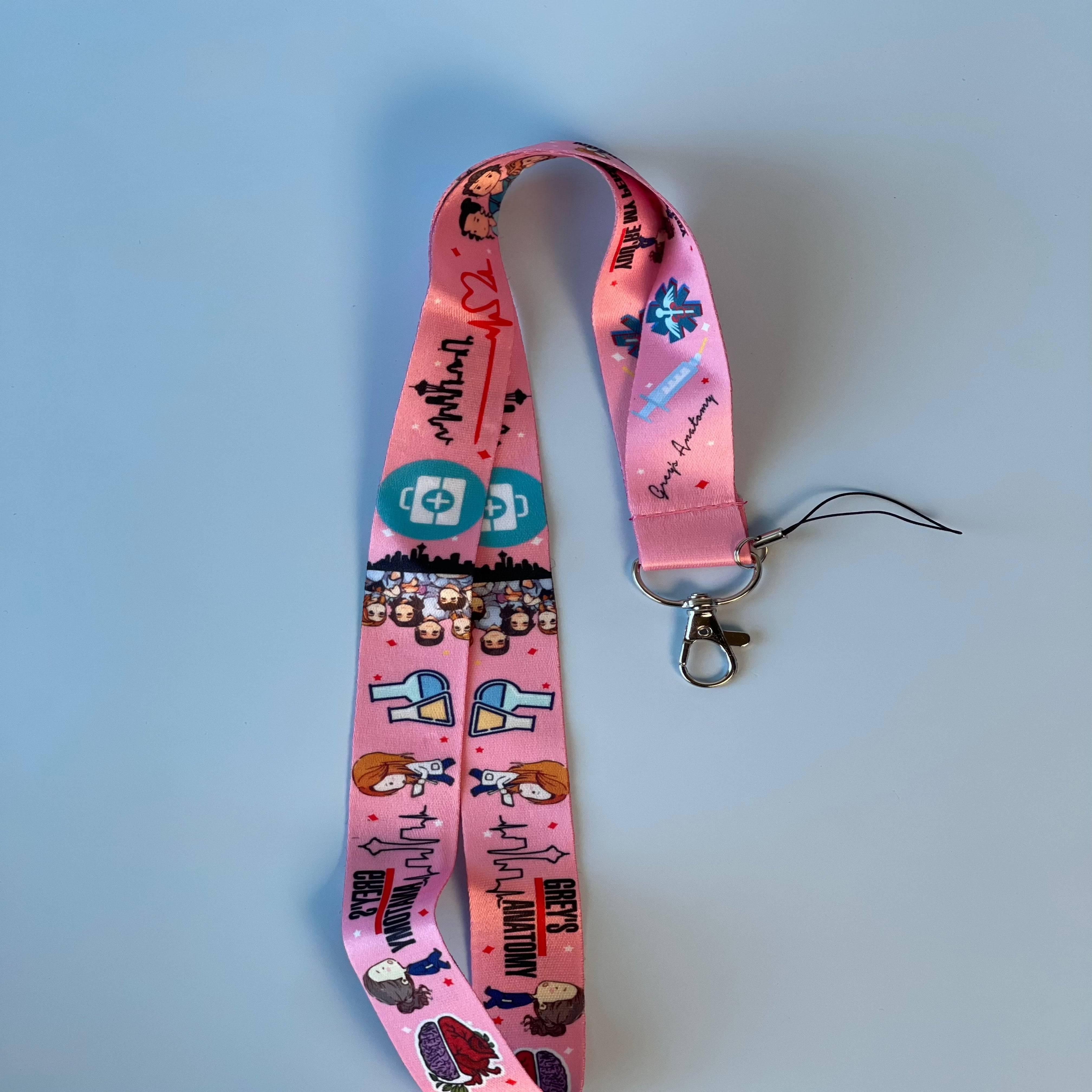 سلسال حامل بطاقة وردي من قريز أناتومي برسومات طبيه كوميكس