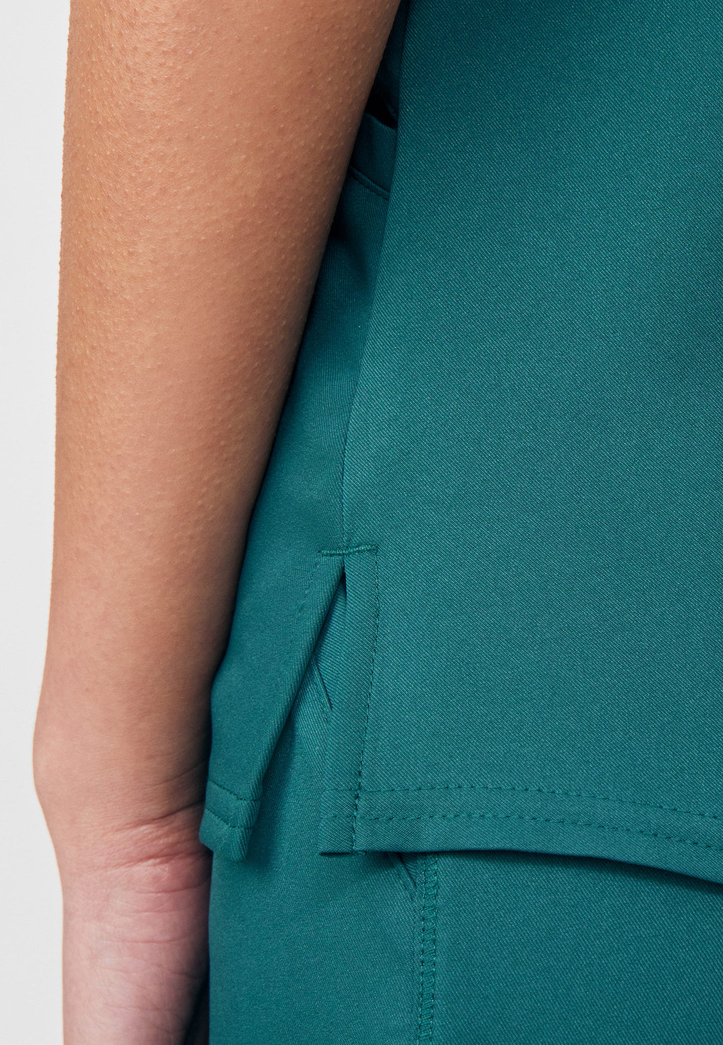 بلوزة سكراب نسائي وايت كروس WT121