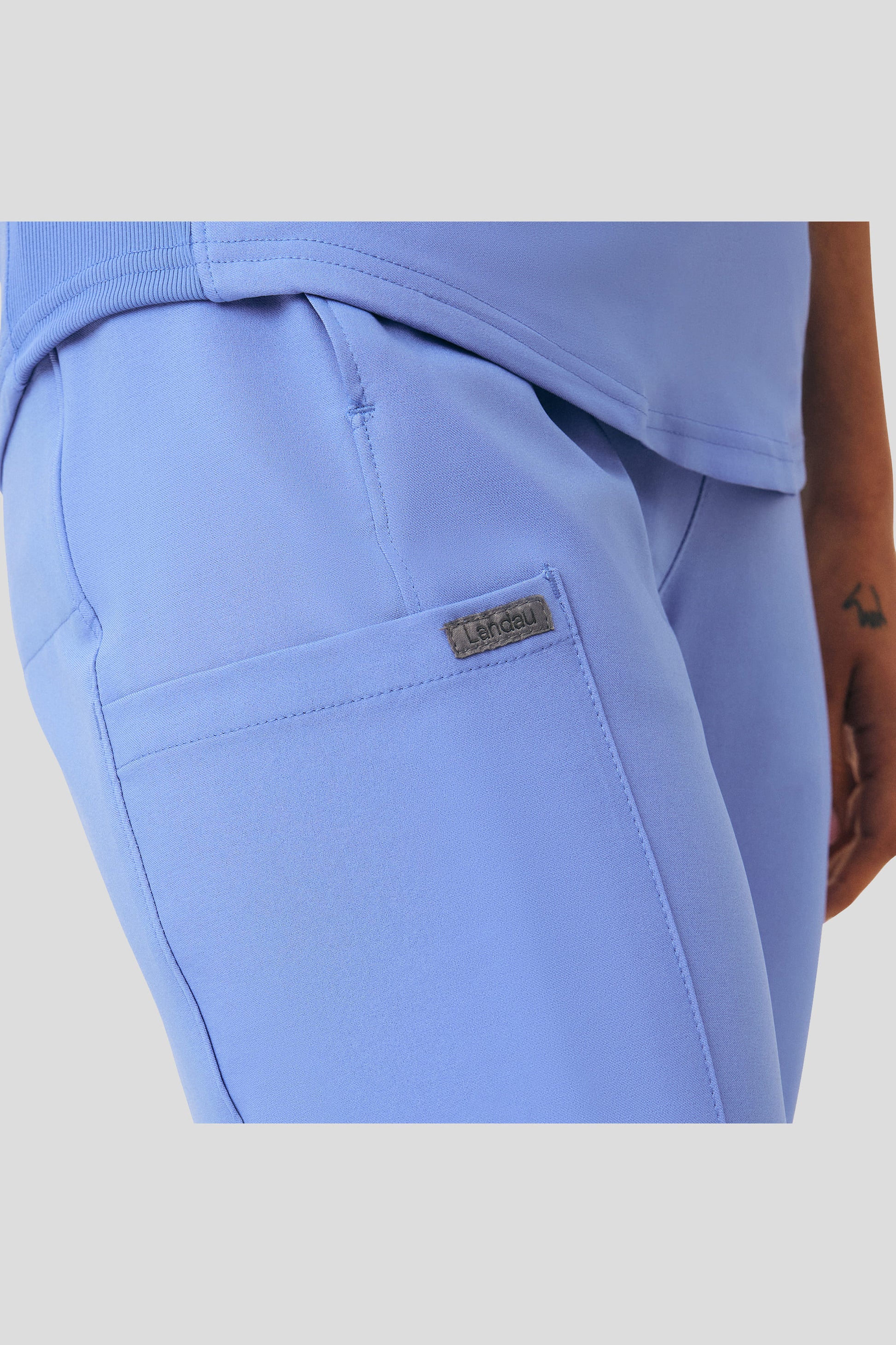 لاندو بنطلون سكراب نسائي LB400PANT - دكتور هاوس للأزياء الطبية