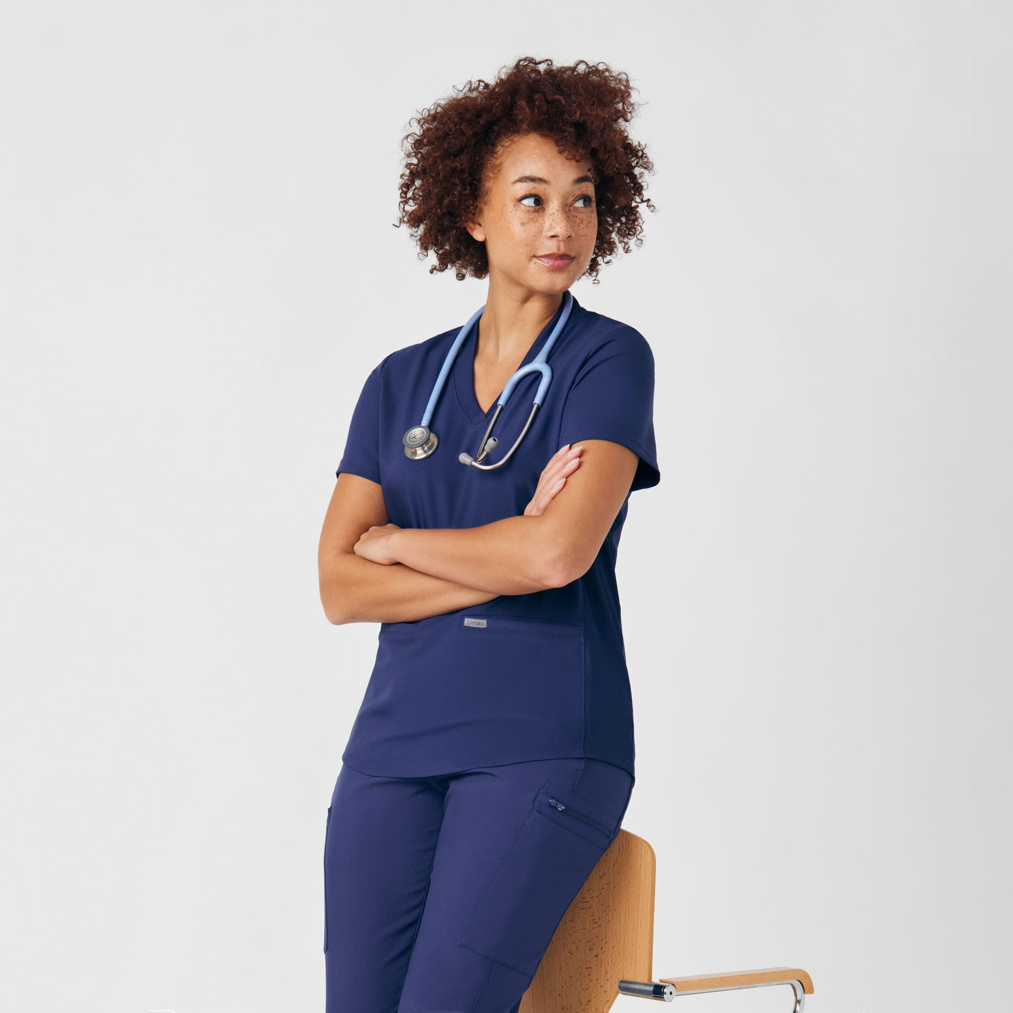 لاندو بلوزة سكراب طبي نسائي LT100