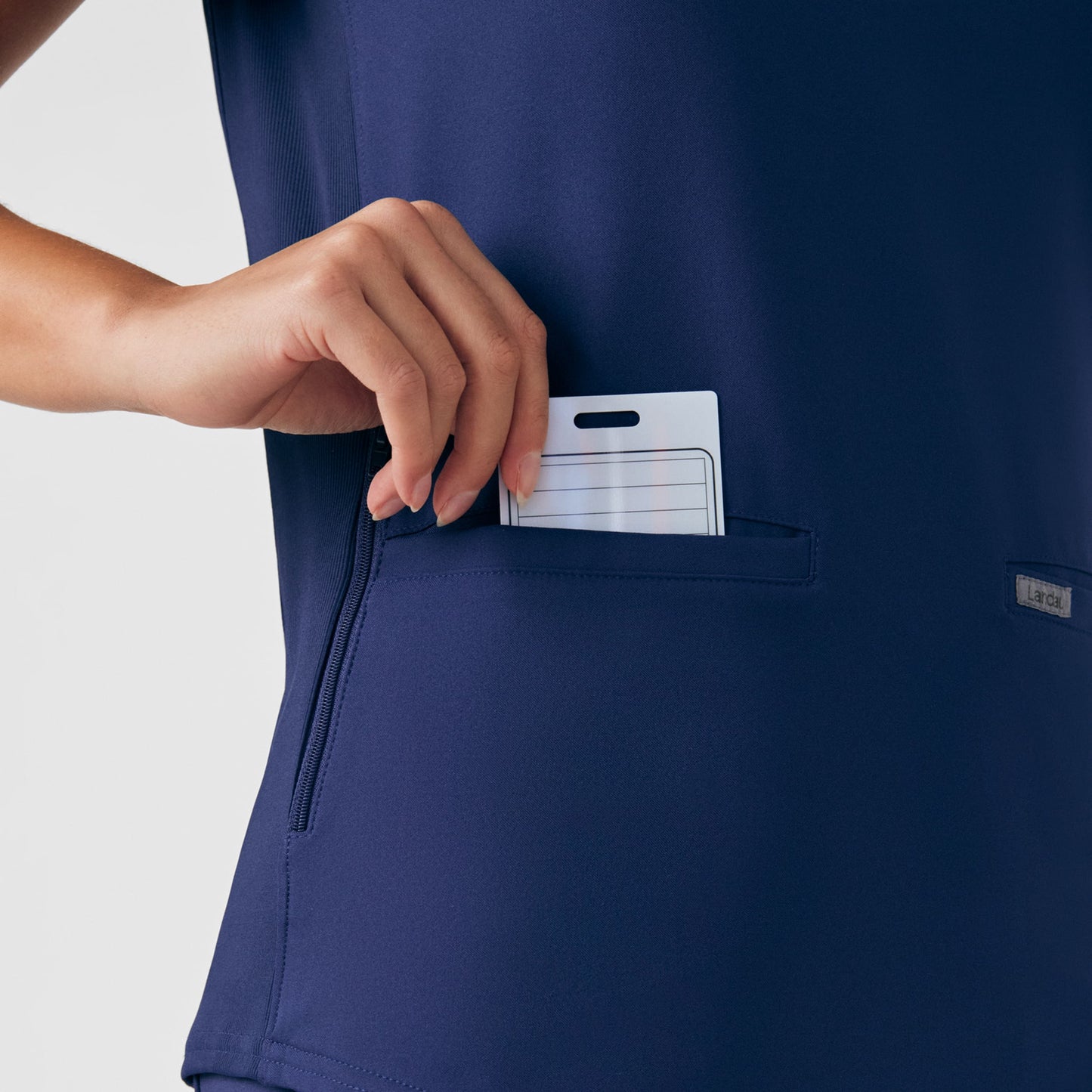 لاندو بلوزة سكراب طبي نسائي LT100