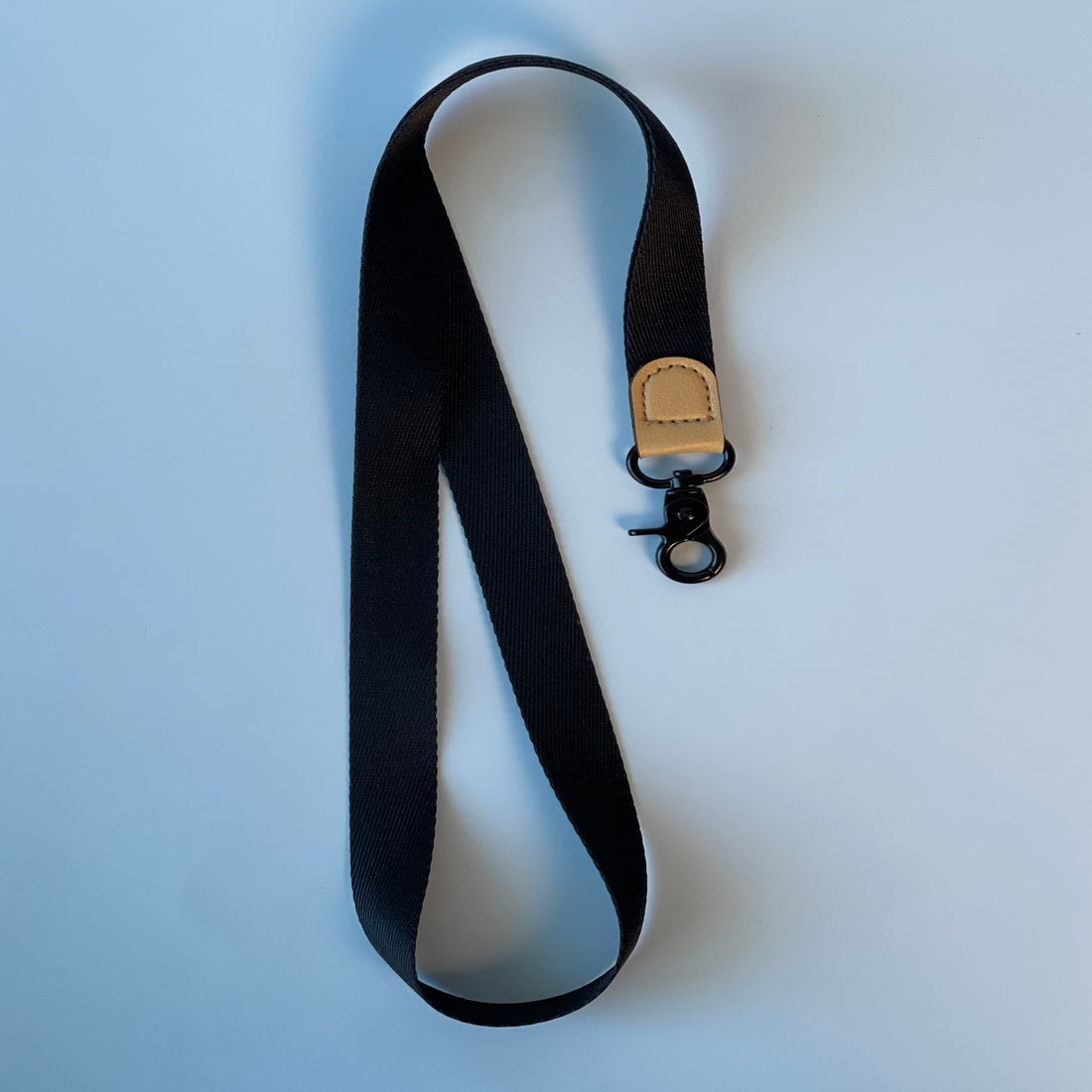 سلسال حامل بطاقة سادة Black