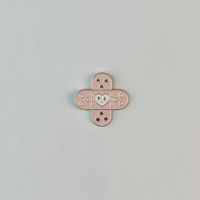 بروش طبي على شكل لاصقه طبية وقلوب