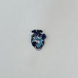 بروش طبي قلب باللون الأزرق الفاتح