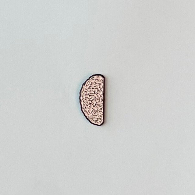 بروش طبي نصفين بين العقل والقلب