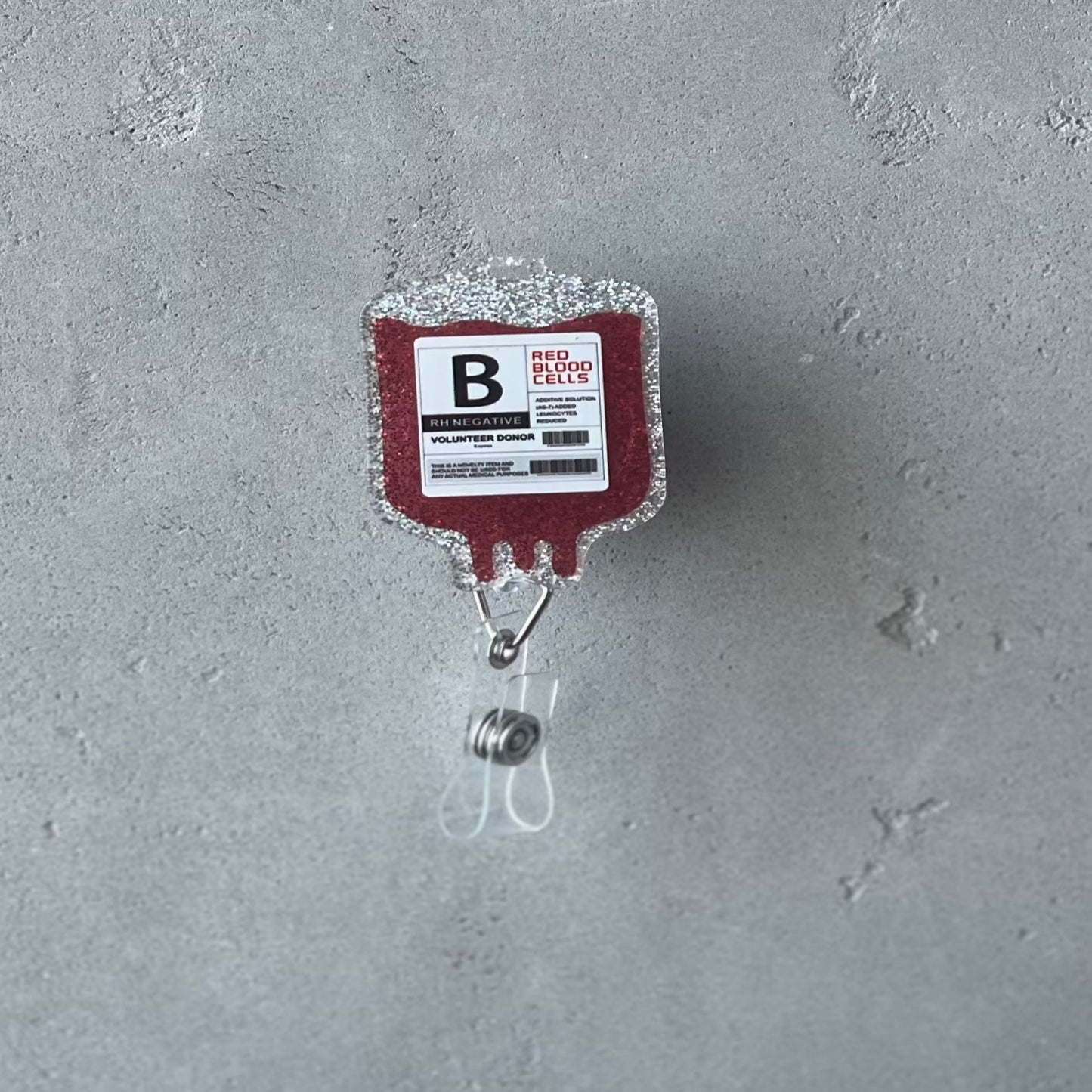 مثبت شارة على يحمل فصيلة الدم B