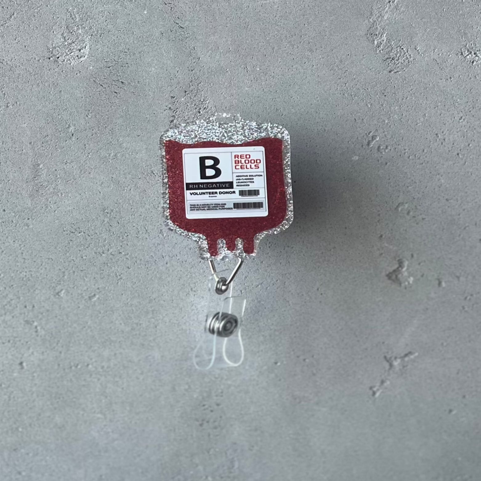 مثبت شارة على يحمل فصيلة الدم B