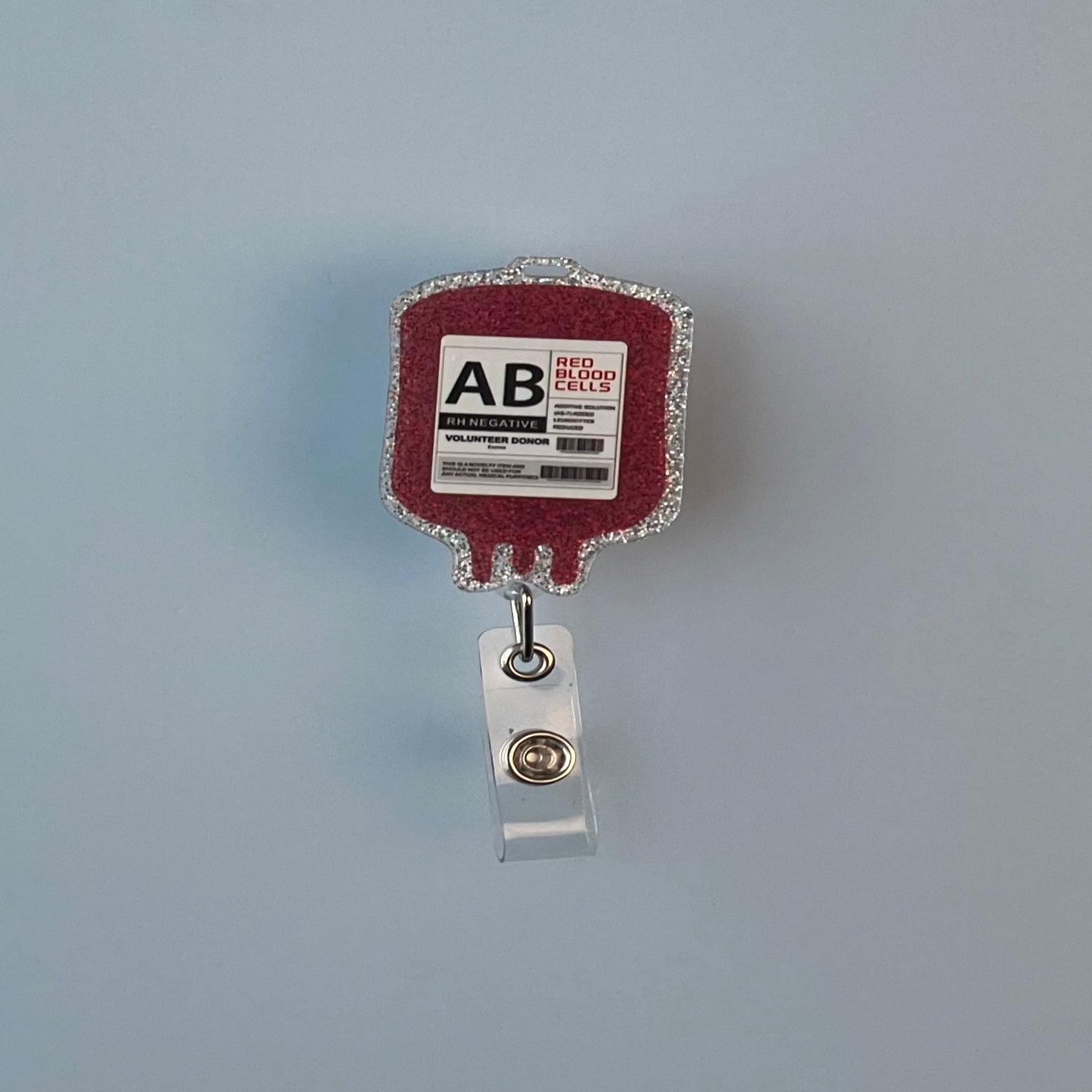 مثبت شارة على يحمل فصيلة الدم AB