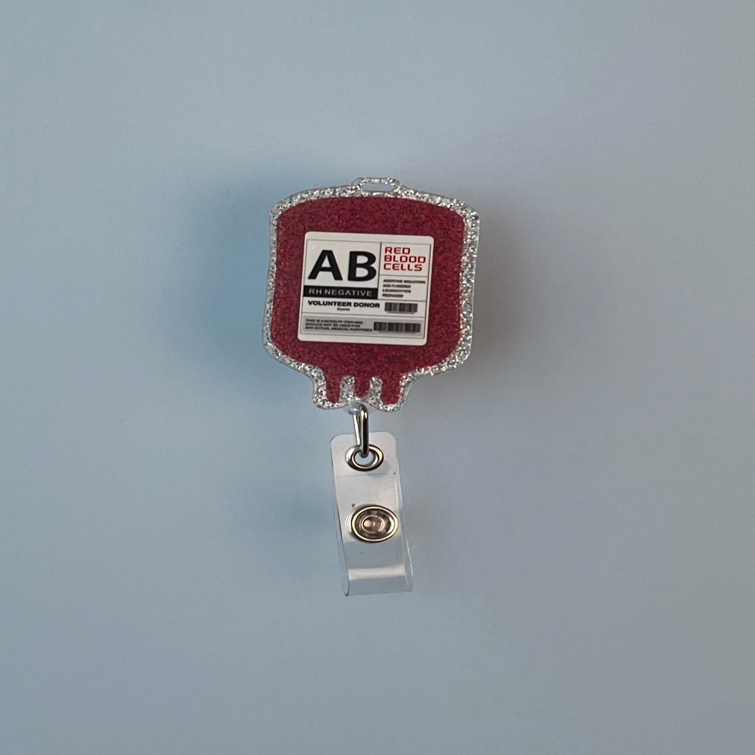 مثبت شارة على يحمل فصيلة الدم AB