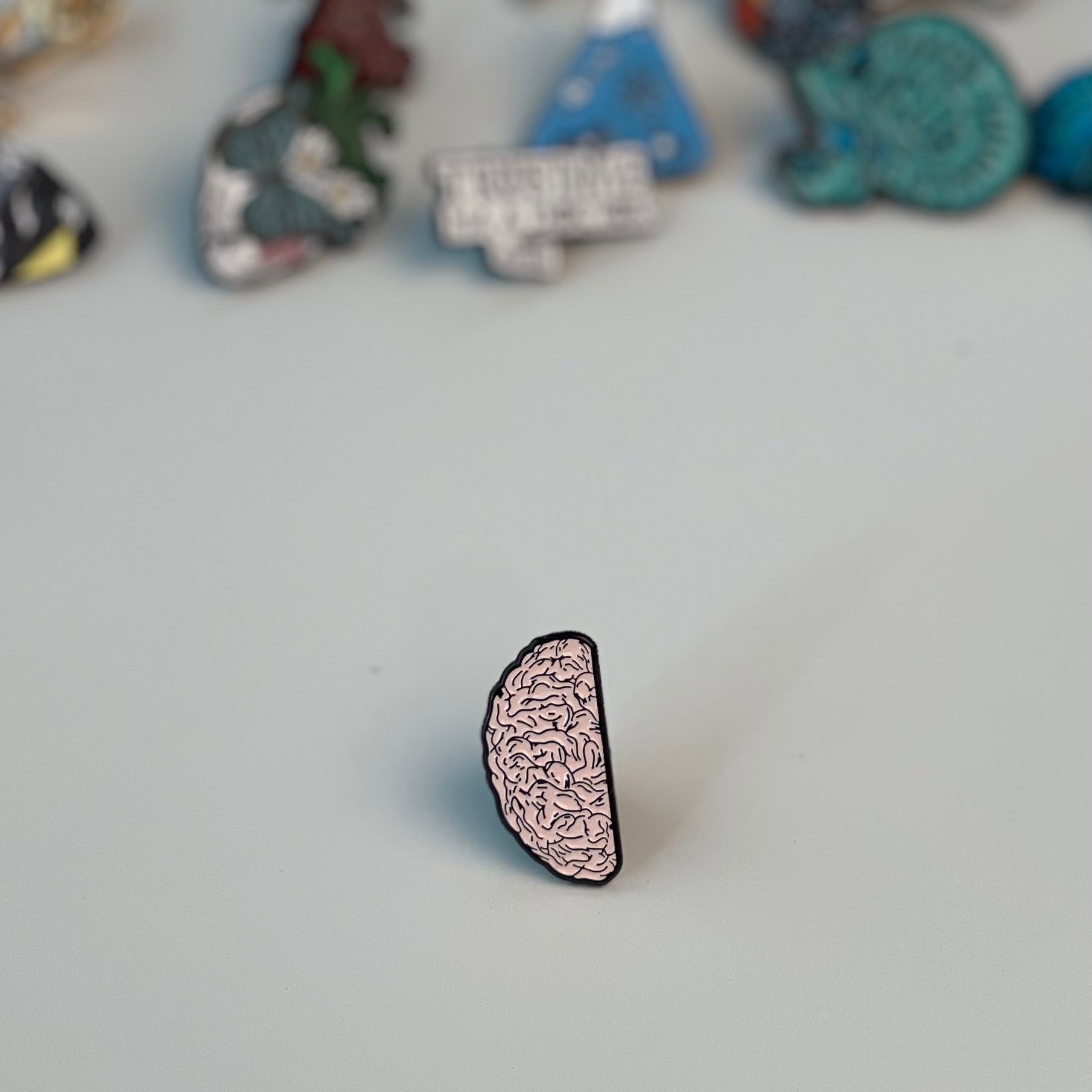 بروش طبي نصفين بين العقل والقلب