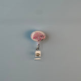 مثبت شارة على شكل أزهار