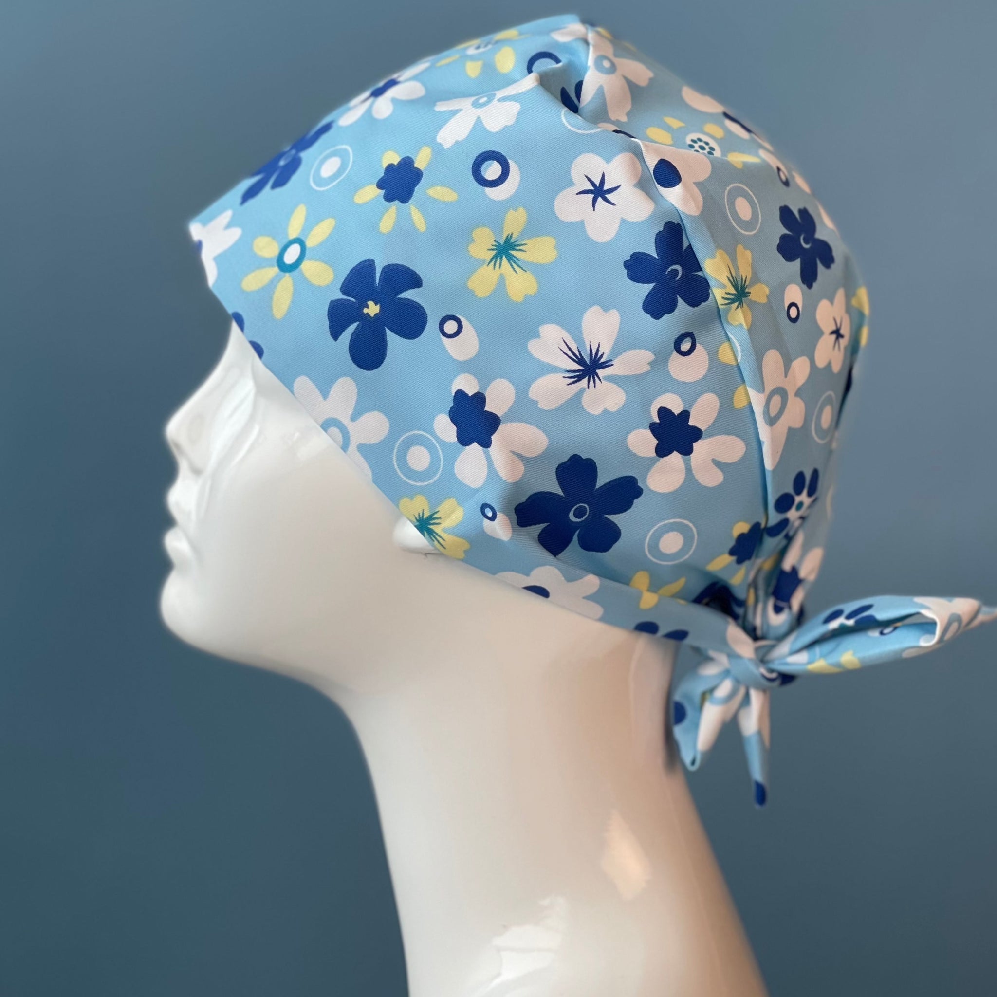 غطاء رأس طبي برسومات أزهار Ceil Blue