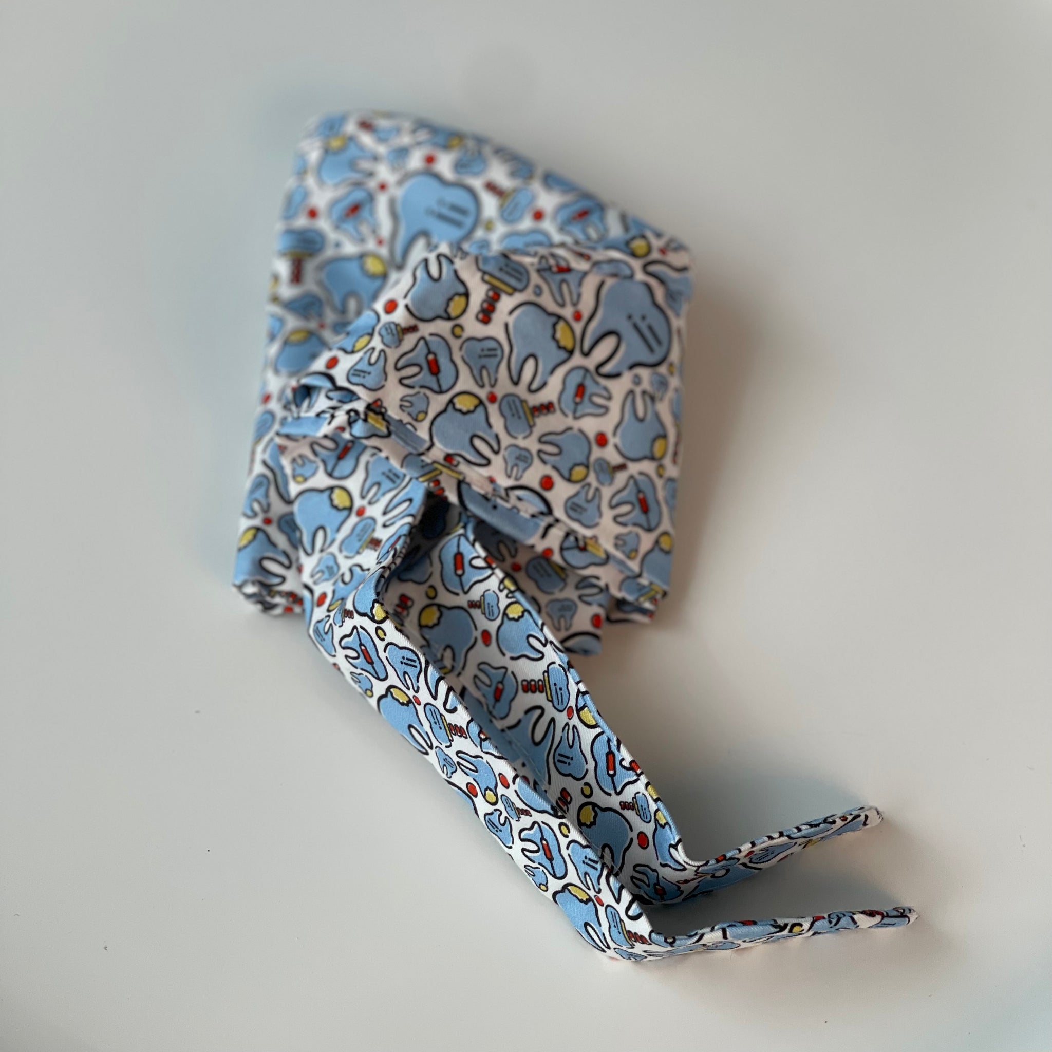 غطاء رأس طبي بطبعات أسنان Ciel blue