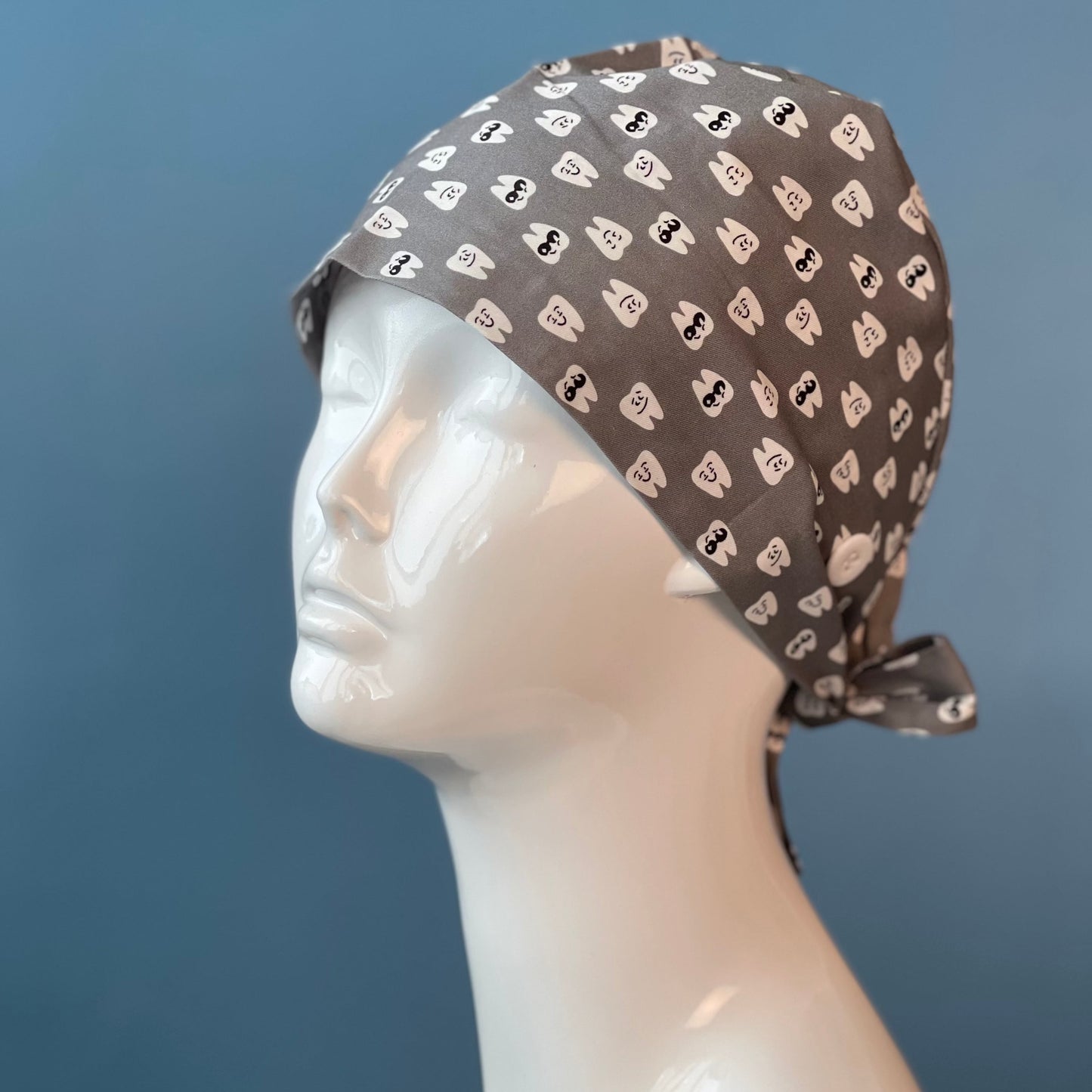 غطاء رأس طبي برسومات أسنان Gray