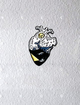 بروش القلب والسفينةAccessories - دكتور هاوس للأزياء الطبية