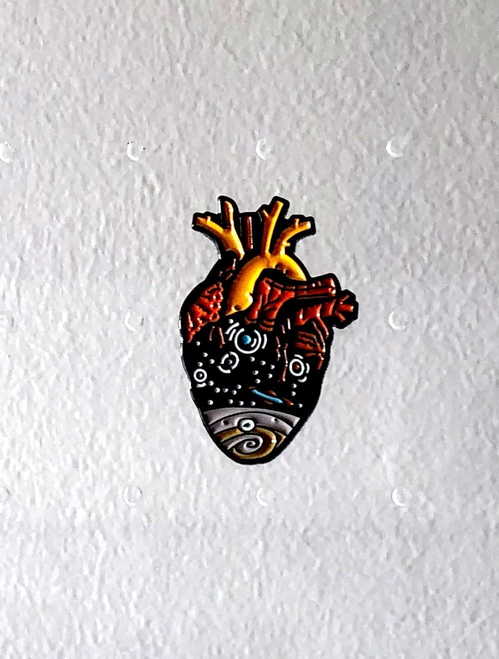 بروش قلب النجوم والكواكبAccessories - دكتور هاوس للأزياء الطبية